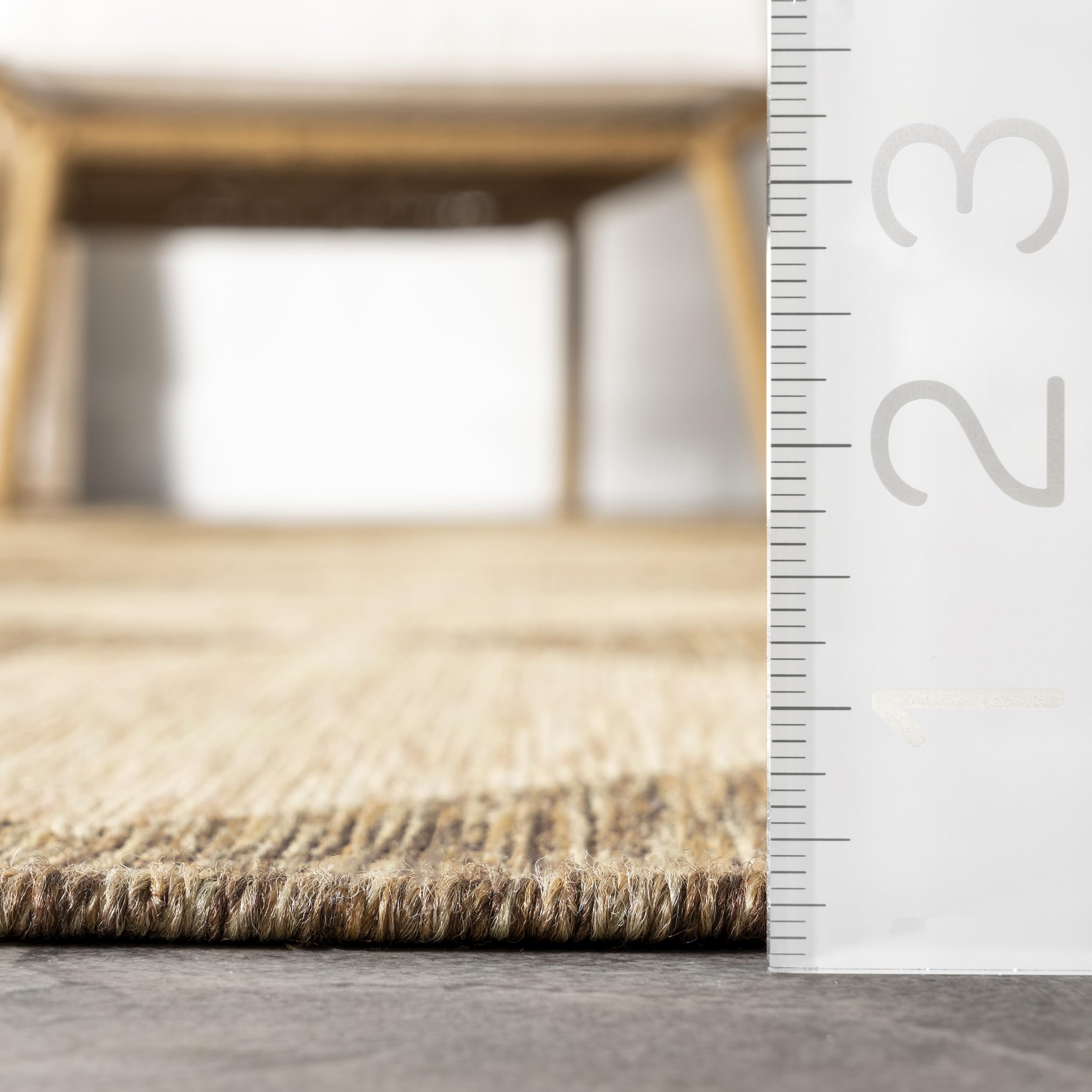 nuLOOM Sabina brown ivory pattern for patio and deck areas.