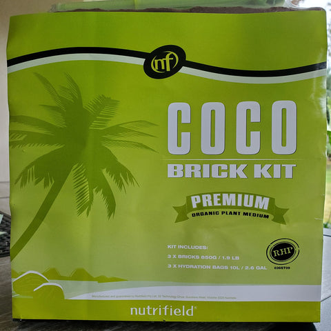 NUTRIFIELD Coco Coir Brick demonstrates high water retention