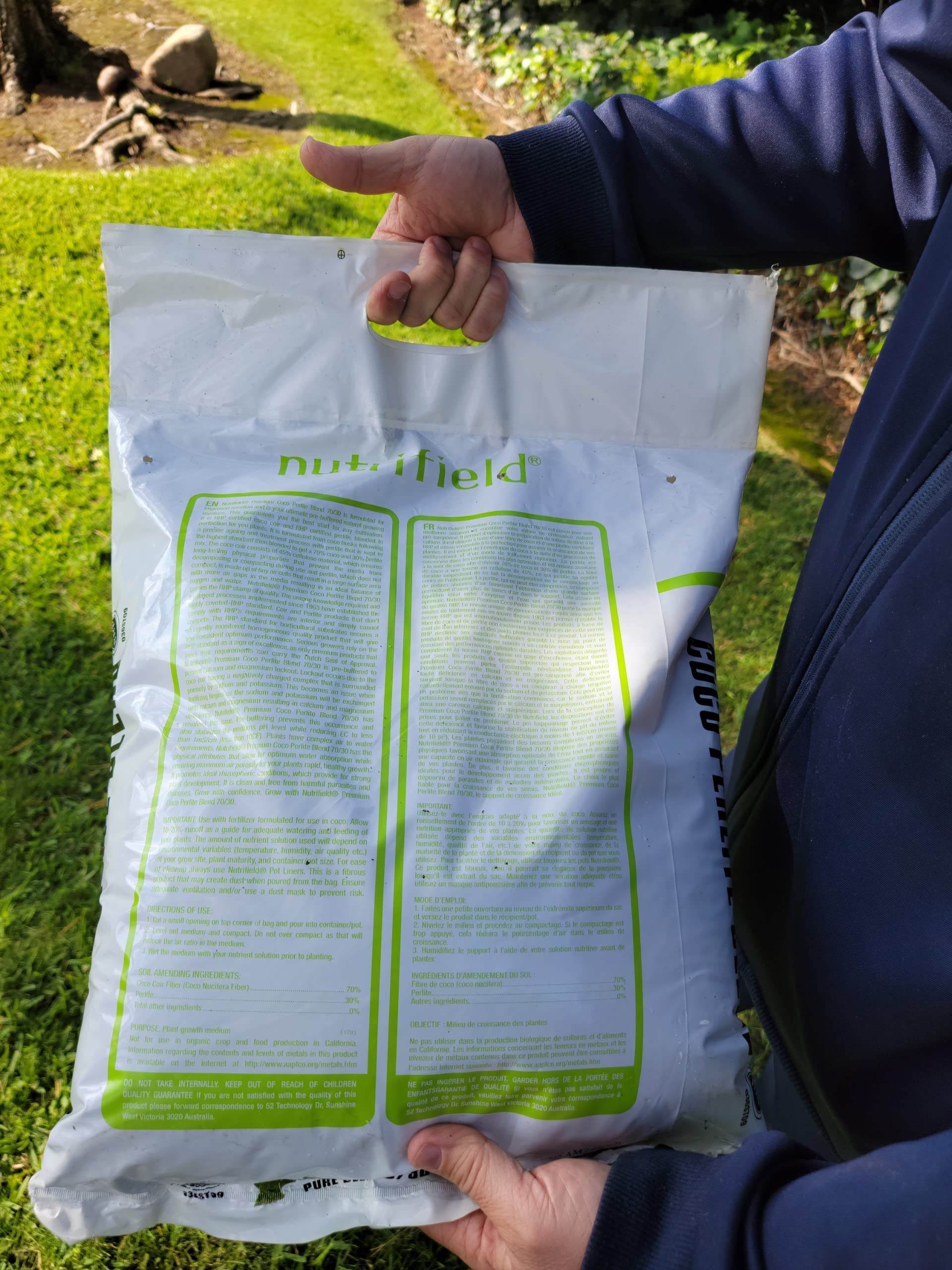 Nutrifield coco coir-perlite mix with RHP certification badge.