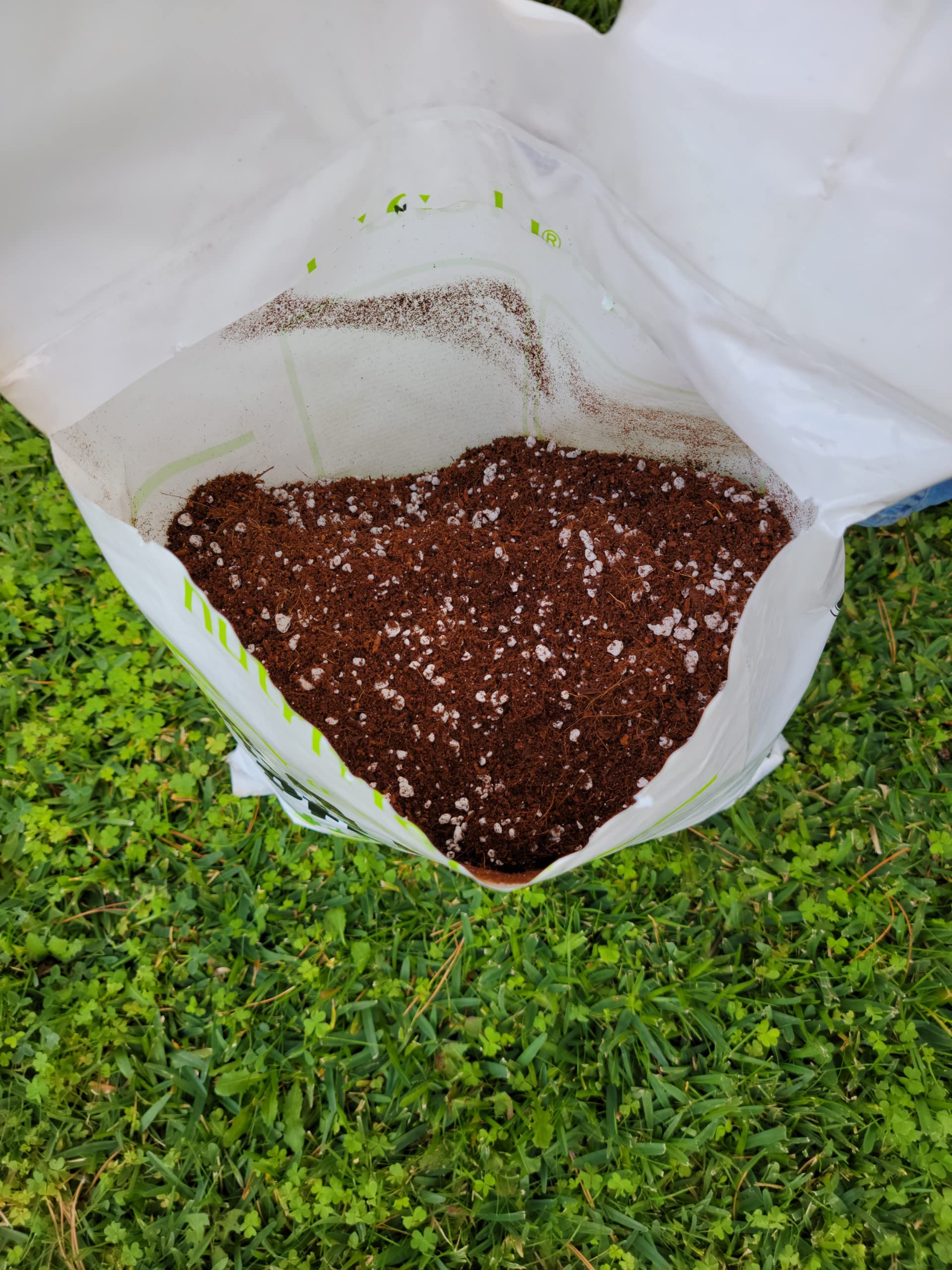 Nutrifield coco coir-perlite mix promotes healthy root-zone airflow.