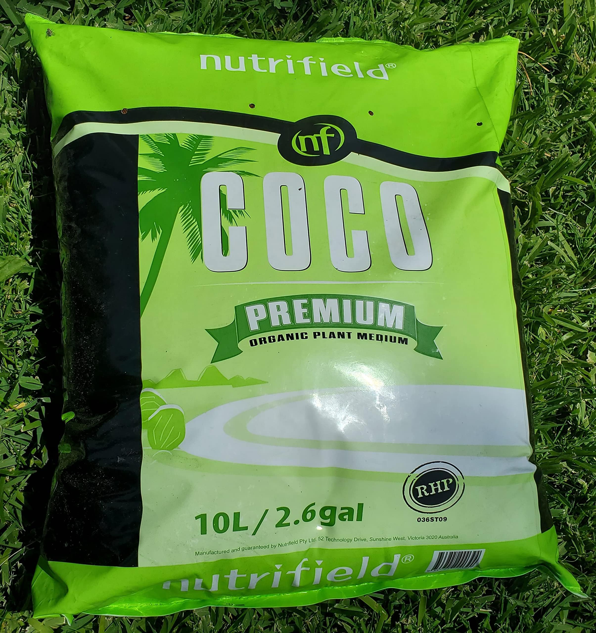 NUTRIFIELD coco coir showing high water retention for less frequent watering.