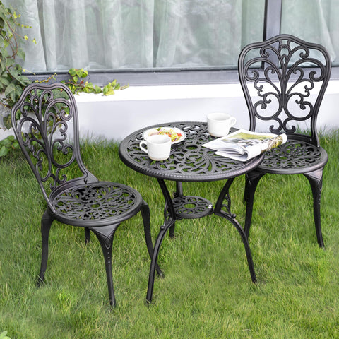 Ergonomic seating with curved arms on the NUU GARDEN bistro chairs
