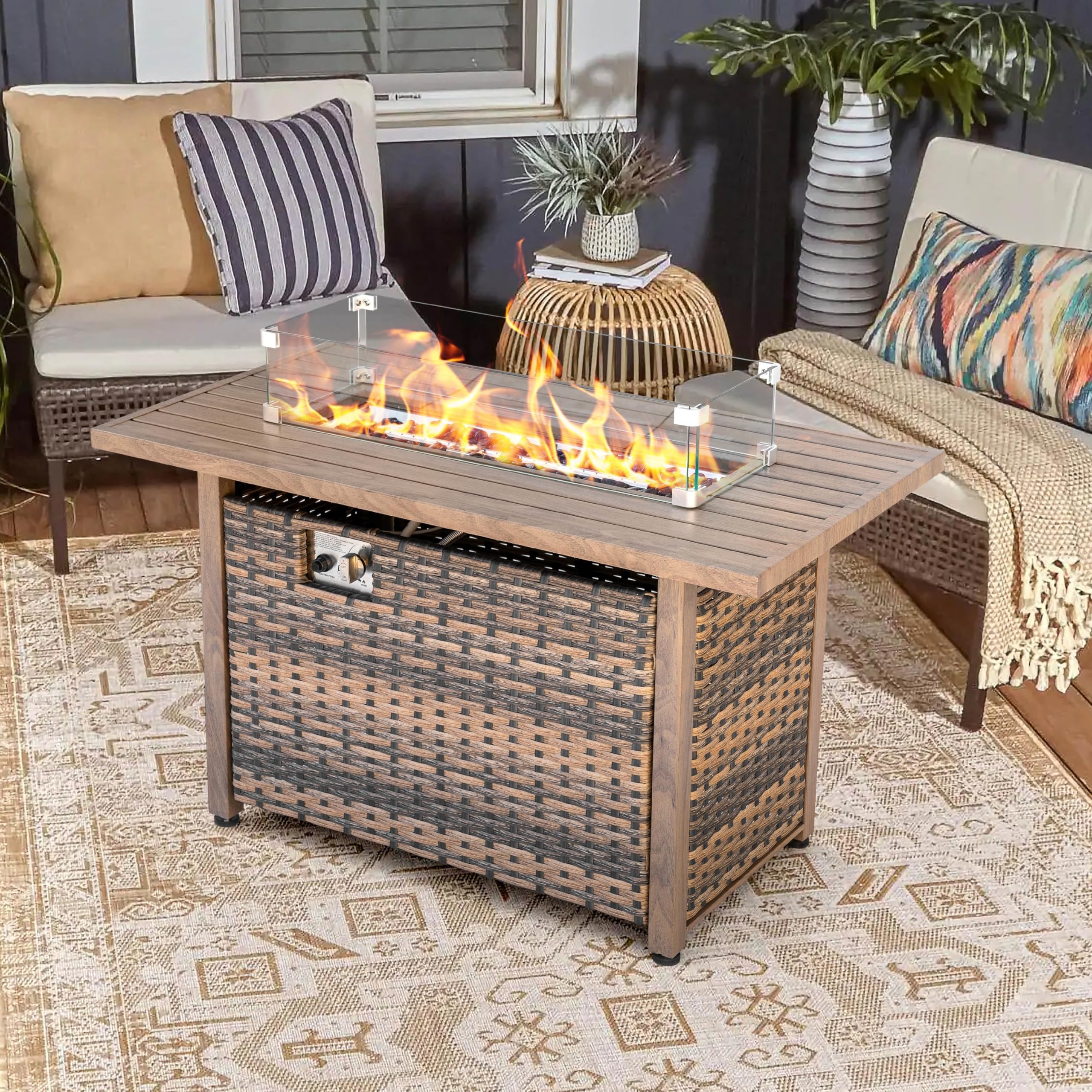 NUU GARDEN wind guard provides wind-resistance to keep flames steady during breezy evenings.