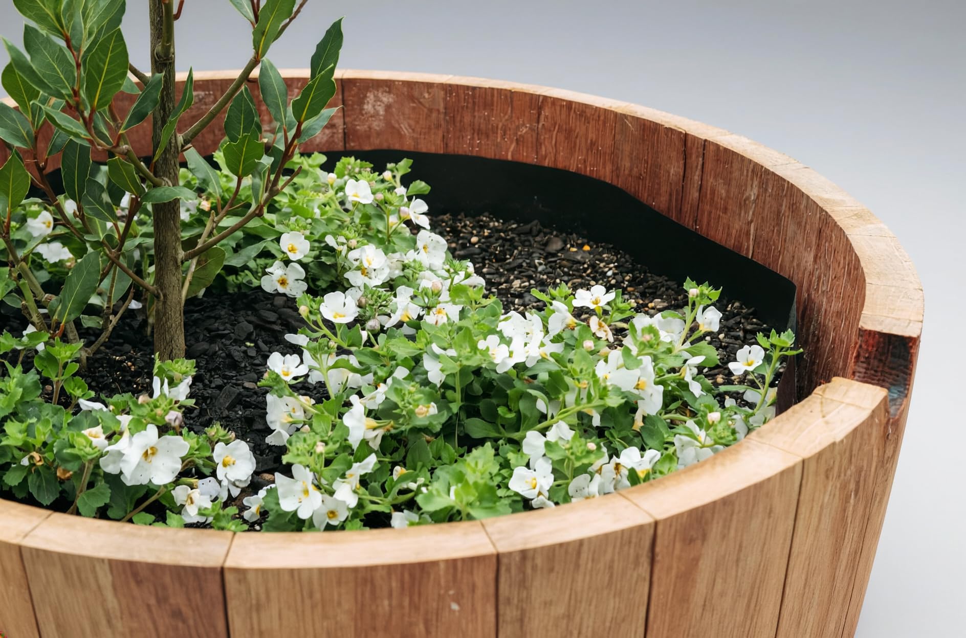 OAKENZ tool-free installation simplifies planting and cleanup.