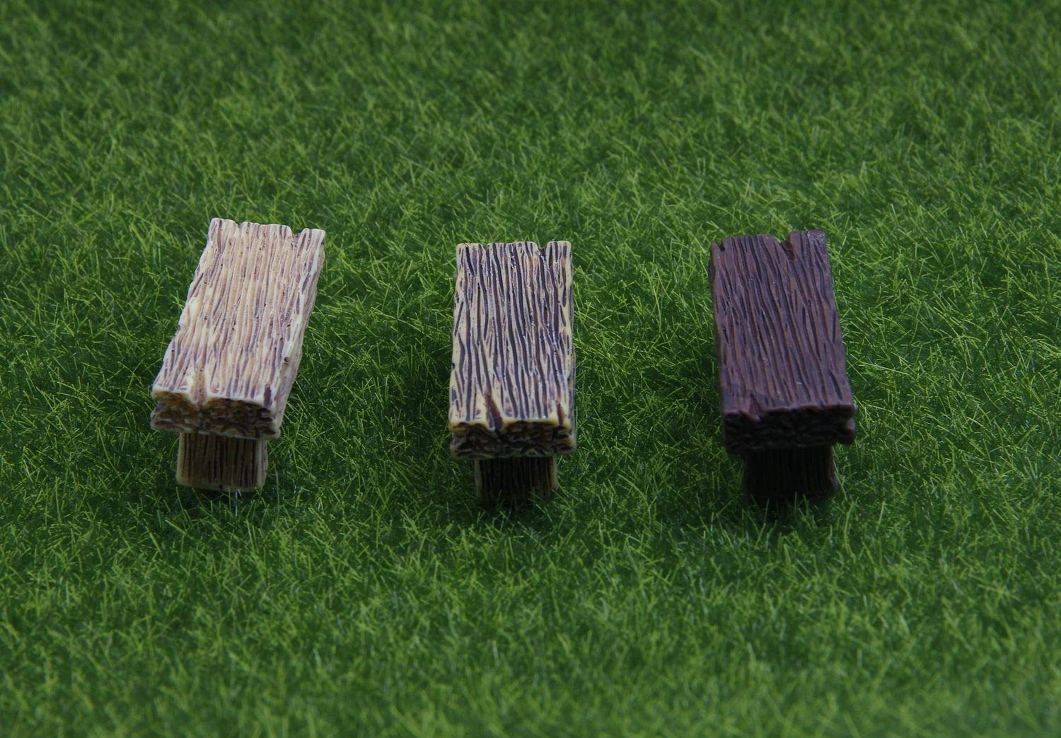 ODDIER resin bench close-up highlights craftsmanship and compact size for miniature scenes.