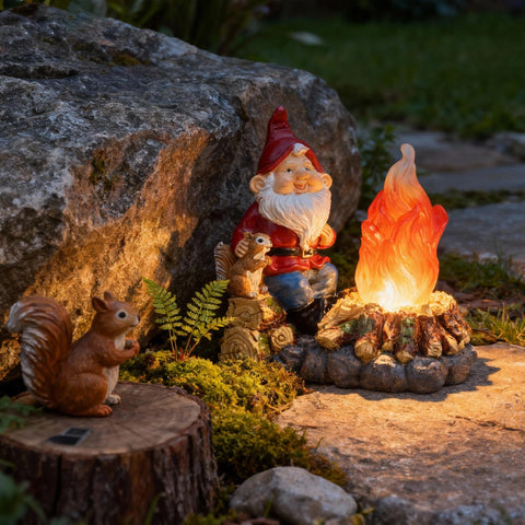 O-FarFarm easy-setup gnome with a solar panel powers automatically at night