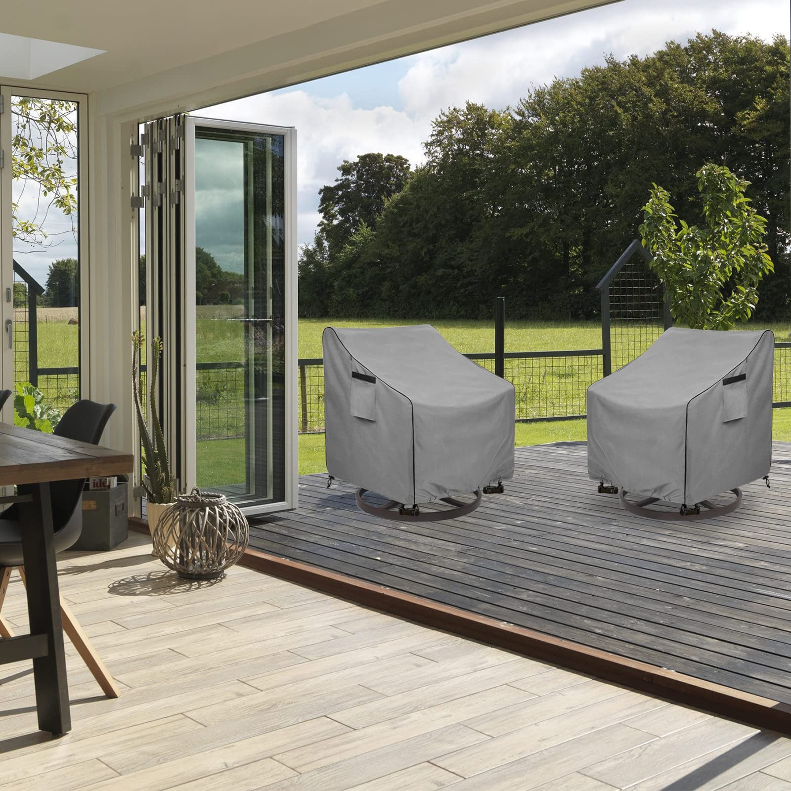 Okcool easy-clean surface simplifies maintenance after outdoor use.