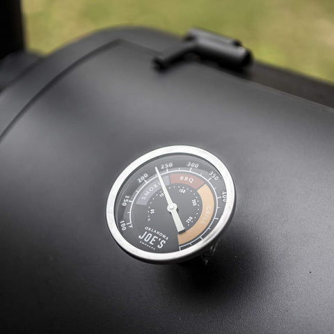 Oklahoma Joe's gauge delivers accurate readings for steady heat management.