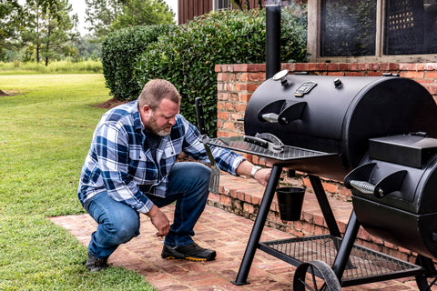 Oklahoma Joe's Drip Bucket helps minimize cleanup and drips during slow smoking.