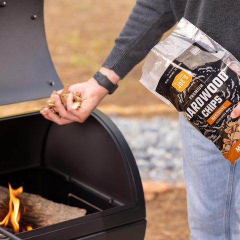 Cocktail smoking box with chips adds smoky aroma to drinks