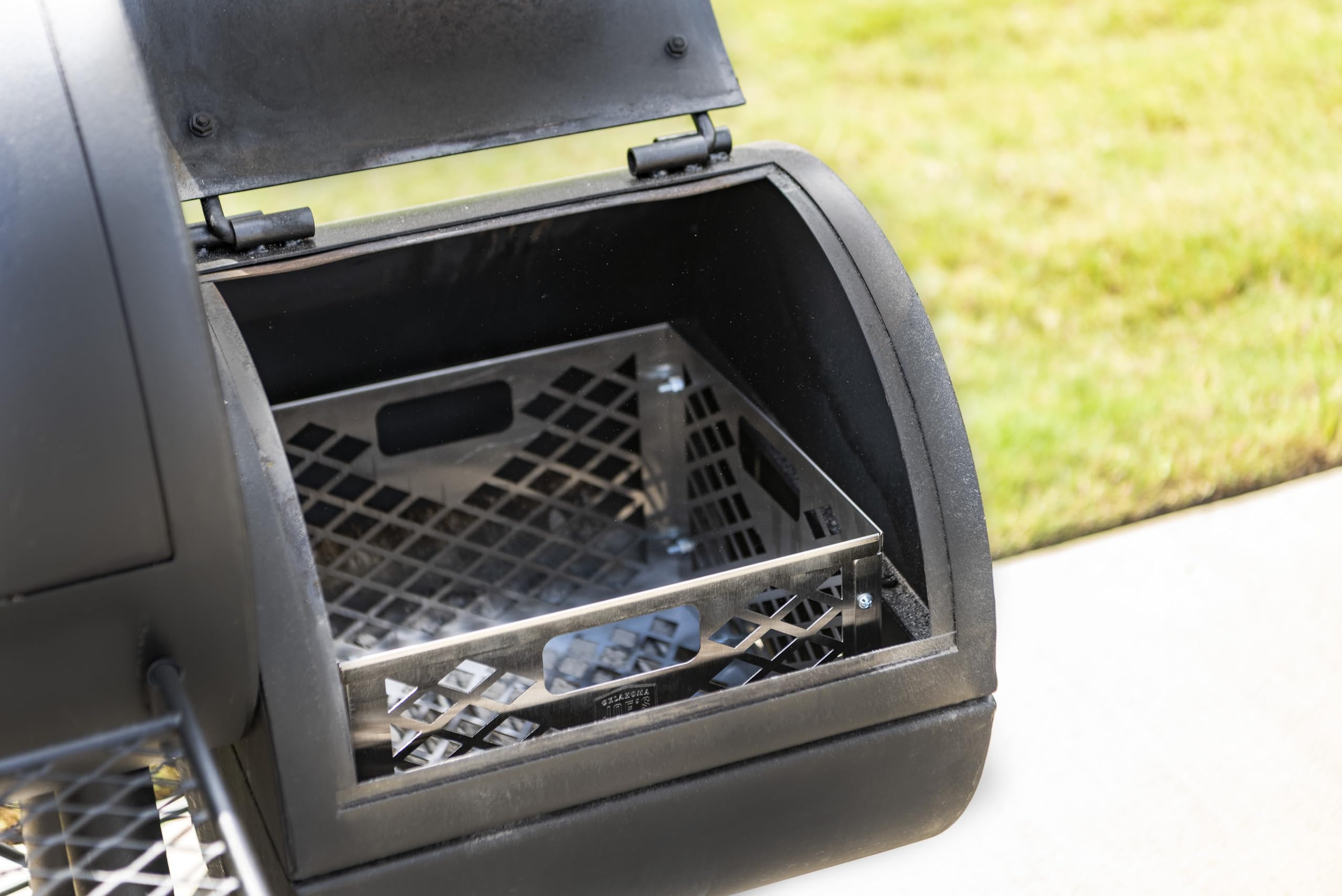 Oklahoma Joe's 2-pack gauges with durable 3-inch readout on grill