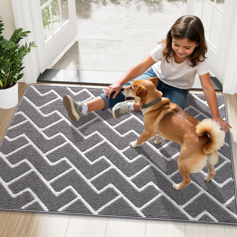 OLANLY front door mat uses durable material for everyday wear.