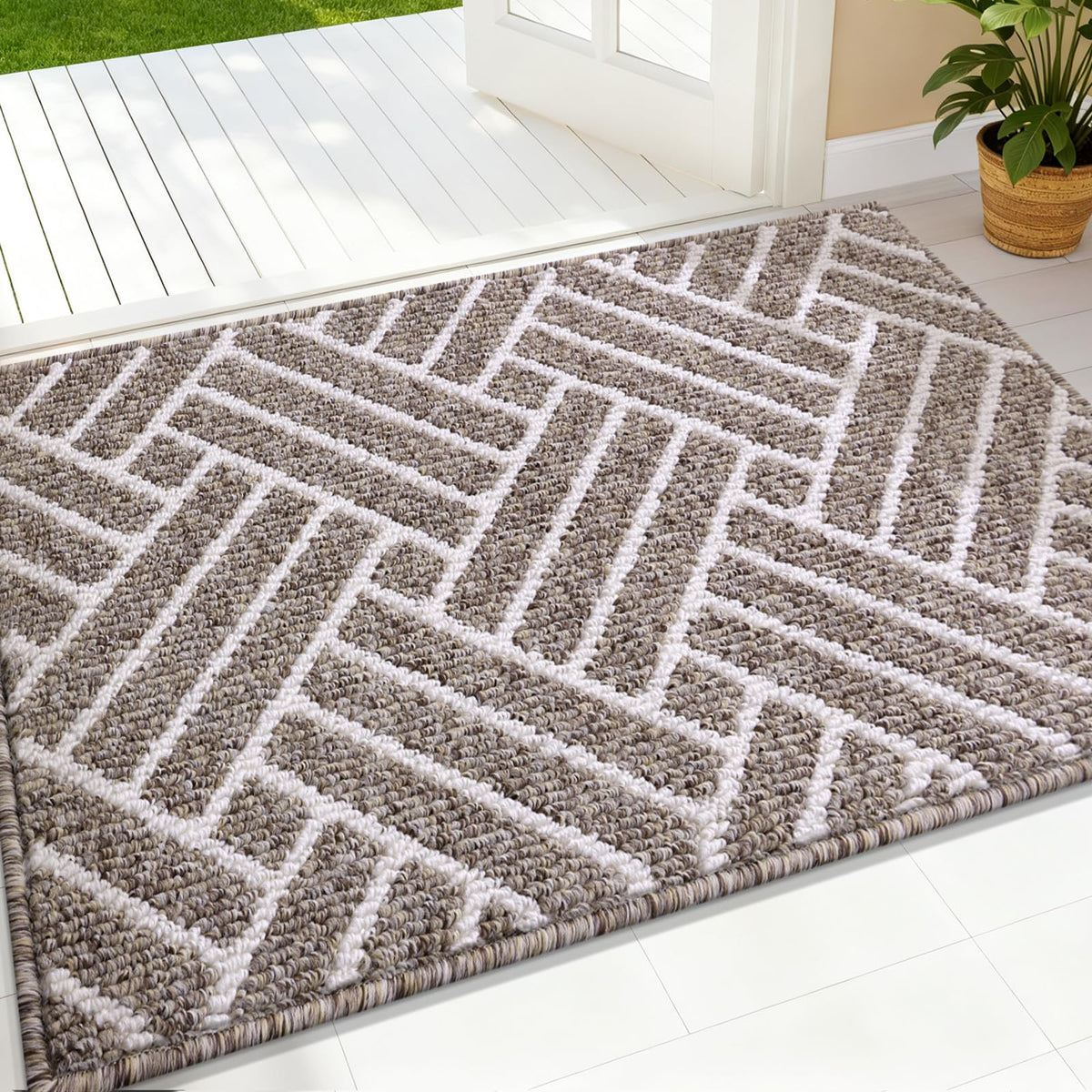 OLANLY indoor door mat with dirt-capture action at the entry.