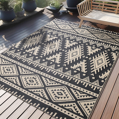 OLANLY outdoor rug 5x8 in black and beige adds cozy style and quick-dry practicality to patios.