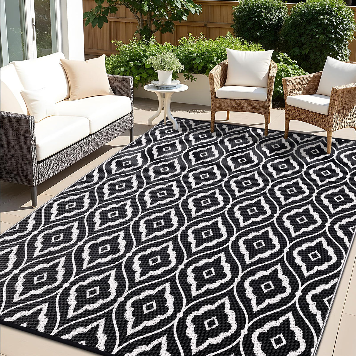 OLANLY outdoor rug with geometric black-and-white pattern, durable for patios and decks.