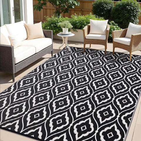 OLANLY outdoor rug with geometric black-and-white pattern, durable for patios and decks.