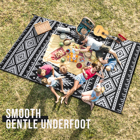 OLANLY outdoor rug with reinforced edges; supports heavy foot traffic