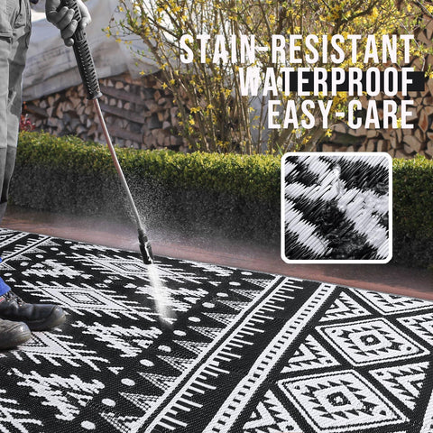OLANLY outdoor rug UV-protected edge close-up; resists sun fade during sunny days