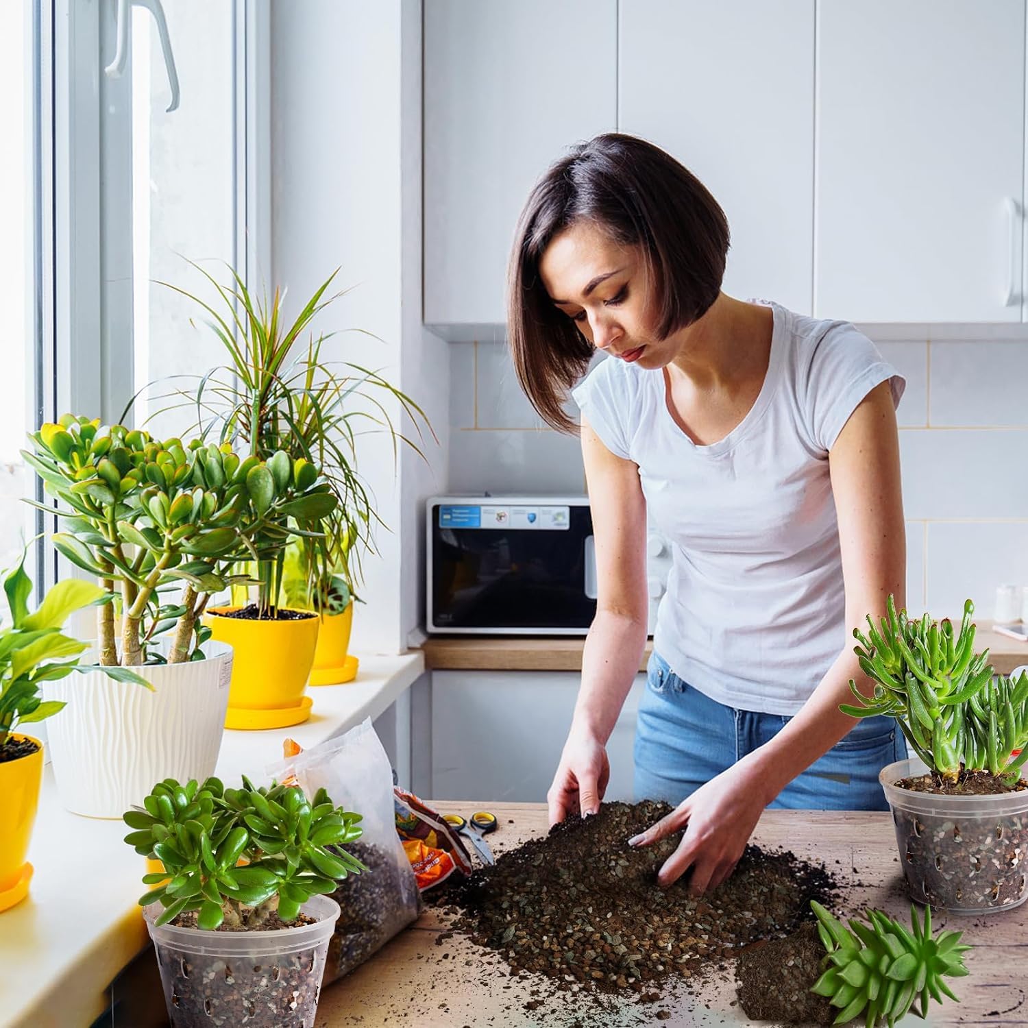 Omitgoter 1qt pack demonstrates compact packaging for space-saving storage.