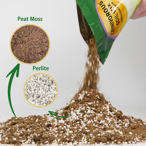 Omitgoter peat-moss-perlite blend closeup shows well-draining soil for carnivorous plants.