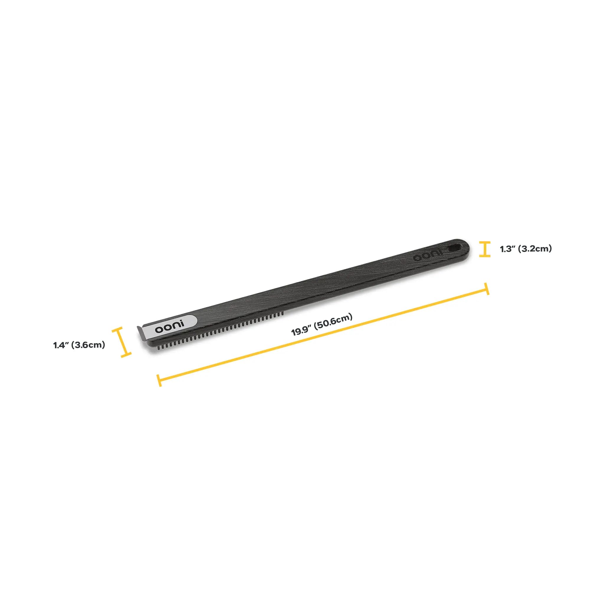 Ooni bamboo handle with blackened finish for durable, comfortable grip during use.