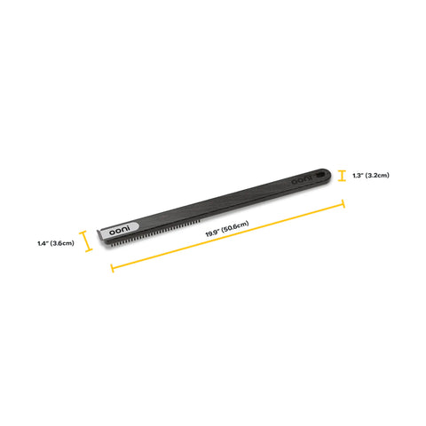 Ooni bamboo handle with blackened finish for durable, comfortable grip during use.