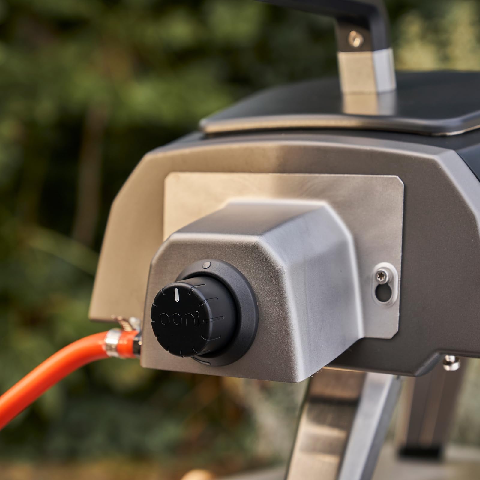 Ooni Karu 12G gas converter provides flexible fuel options for fast heat