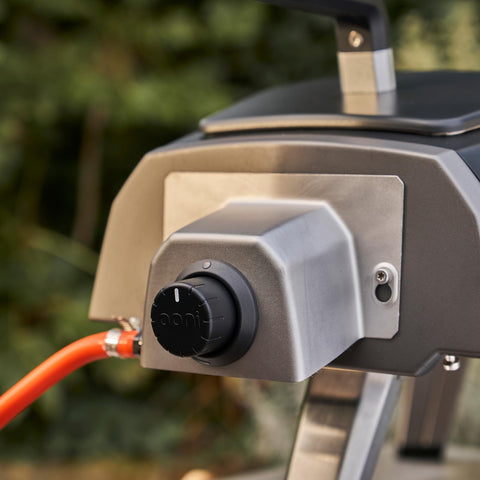 Ooni Karu 12G gas converter provides flexible fuel options for fast heat