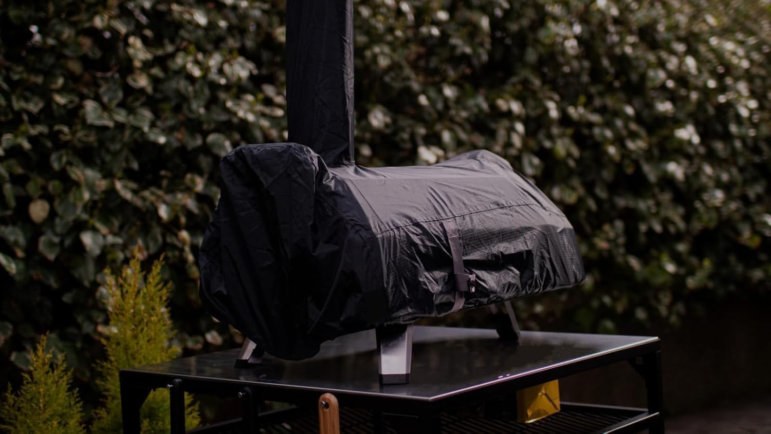 Waterproof seal on the cover guards Ooni Karu from rain