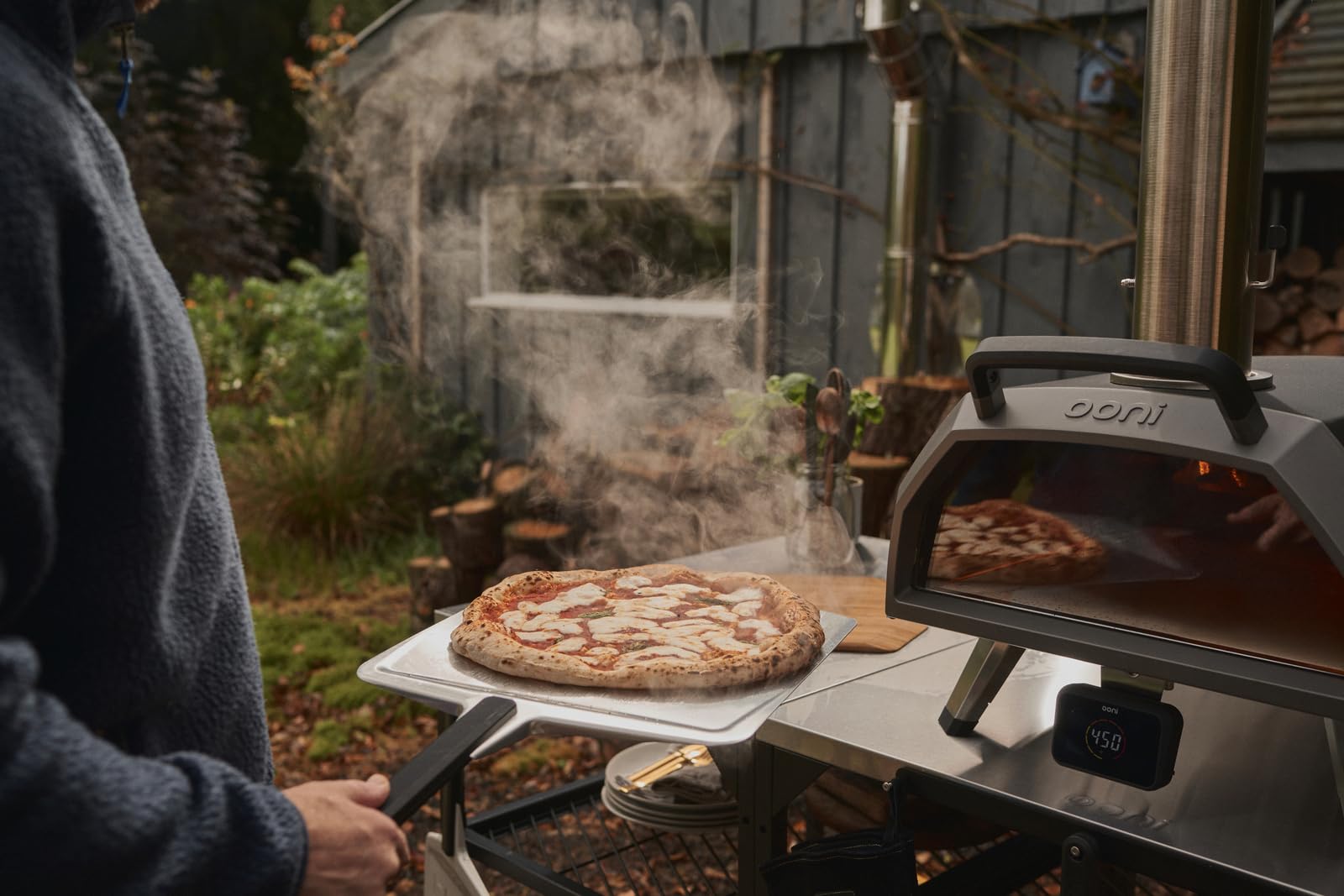 Low-power mode enables slower cooking for even results.