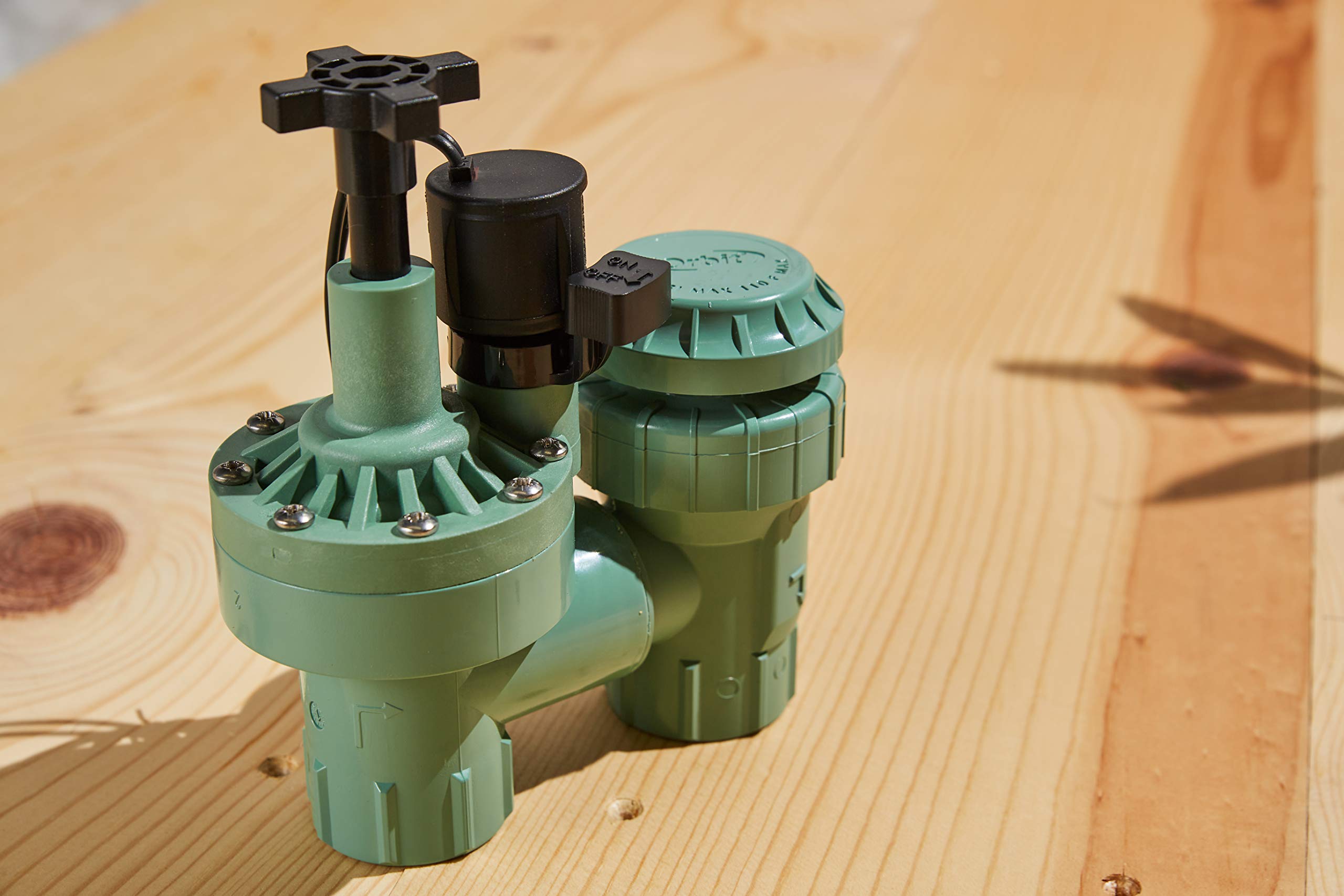 Close-up of Orbit 57624 flow control knob highlighting adjustable water rate