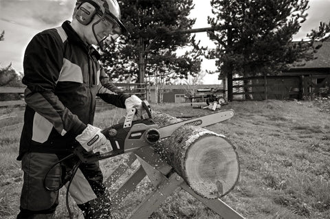 Oregon CS1400 ergonomic, low-vibration operation.