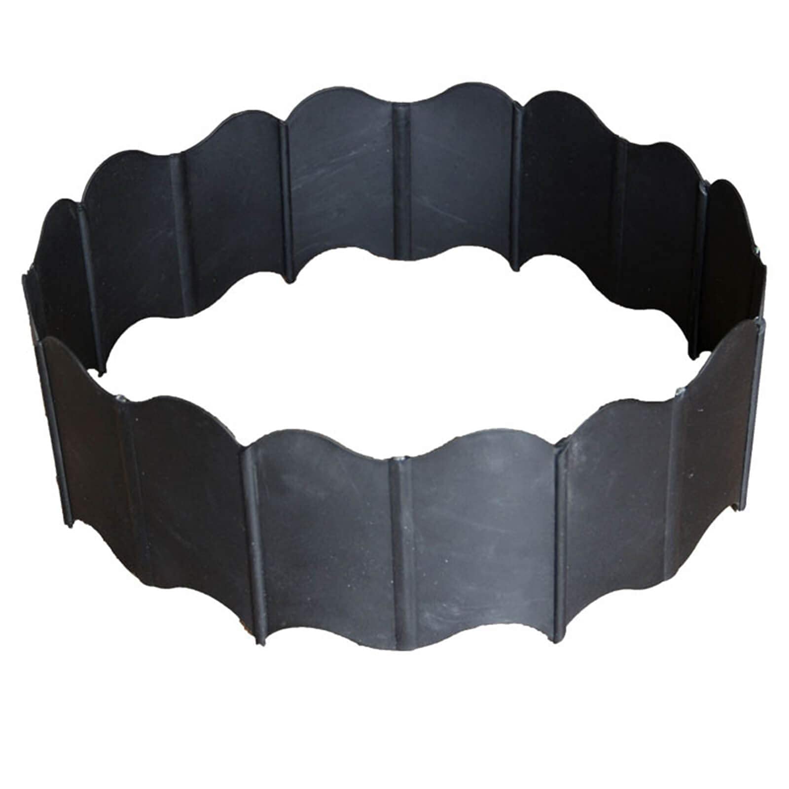 Orgrimmar black plastic garden edge blends with outdoor spaces
