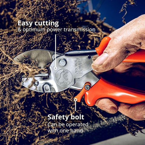 Original LÖWE pruning shears with one-hand safety lock for controlled pruning