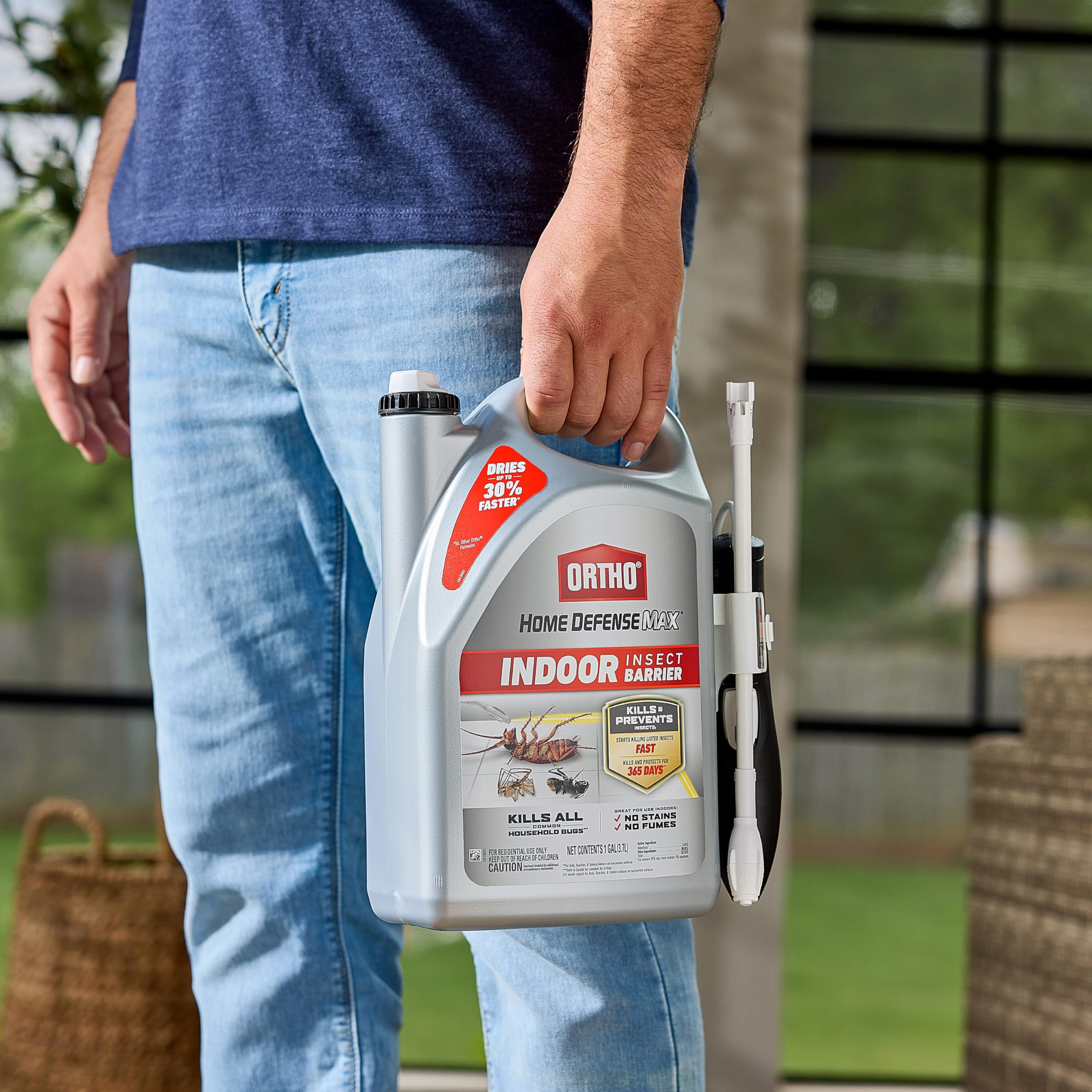 Kills common pests such as ants, roaches, and spiders.