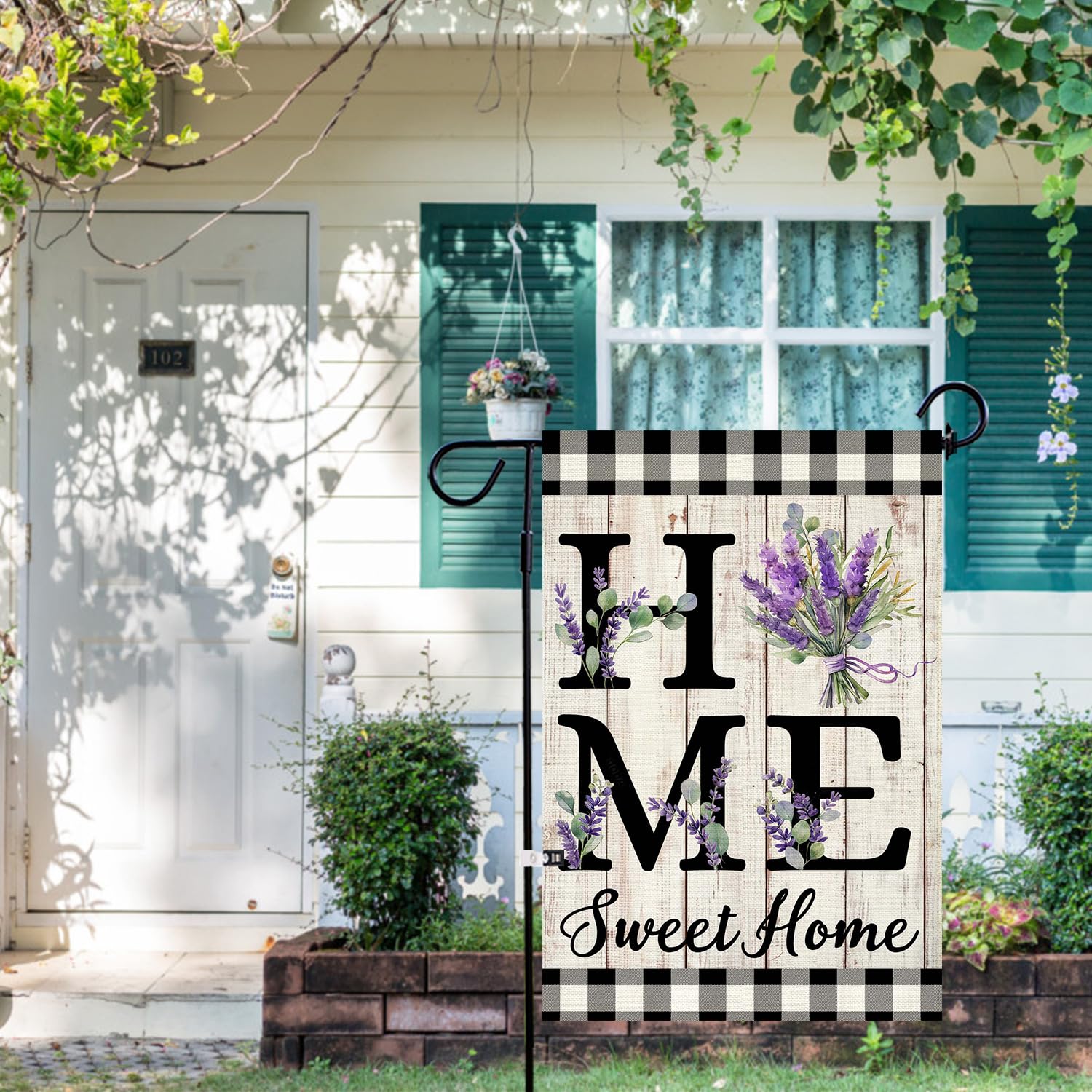 ORTIGIA Home Sweet Home flag signals a warm welcome in your garden.
