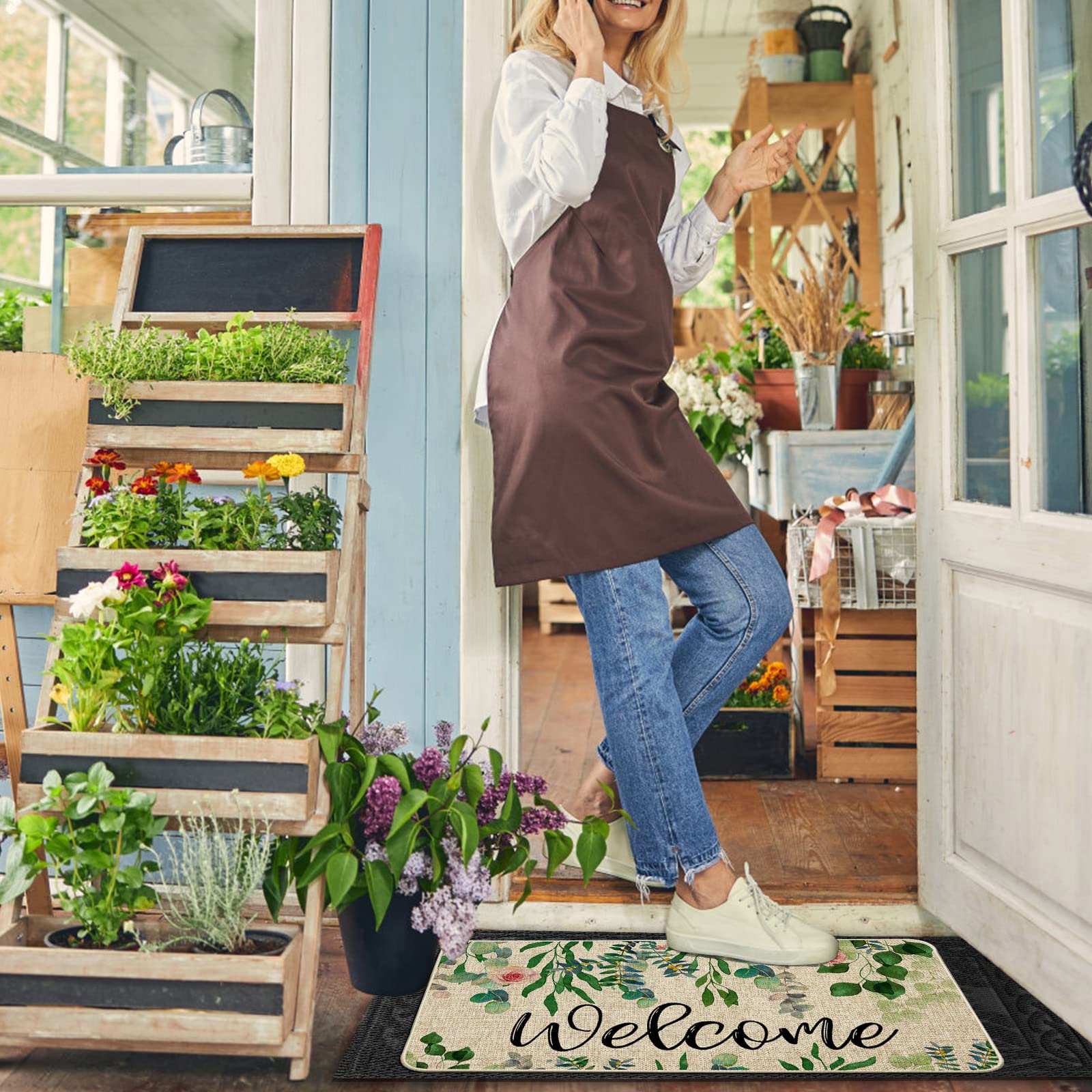 ORTIGIA weather-resistant mat suited for outdoor doors and indoor foyers.