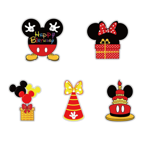 OULUN Mickey birthday sign hat – playful centerpiece for photos.