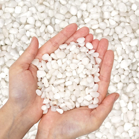 Oupeng white pebbles in vases add natural filler and shine.