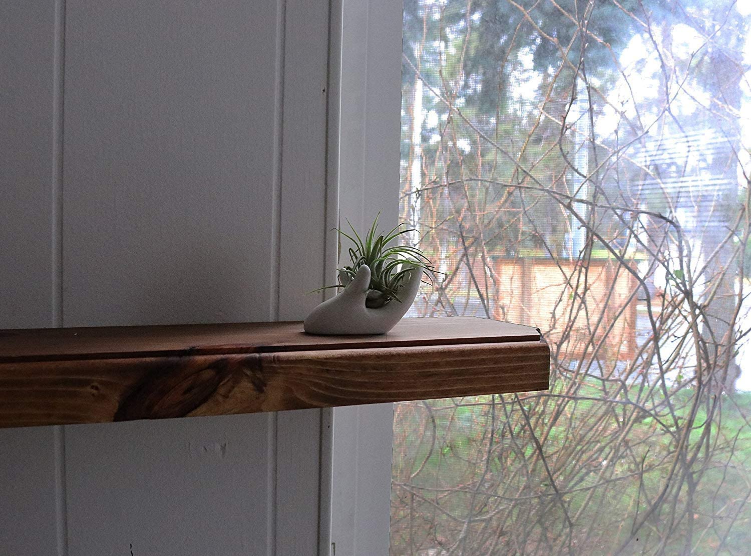 Ourhommie white mini plant holder creates a neat desk display.