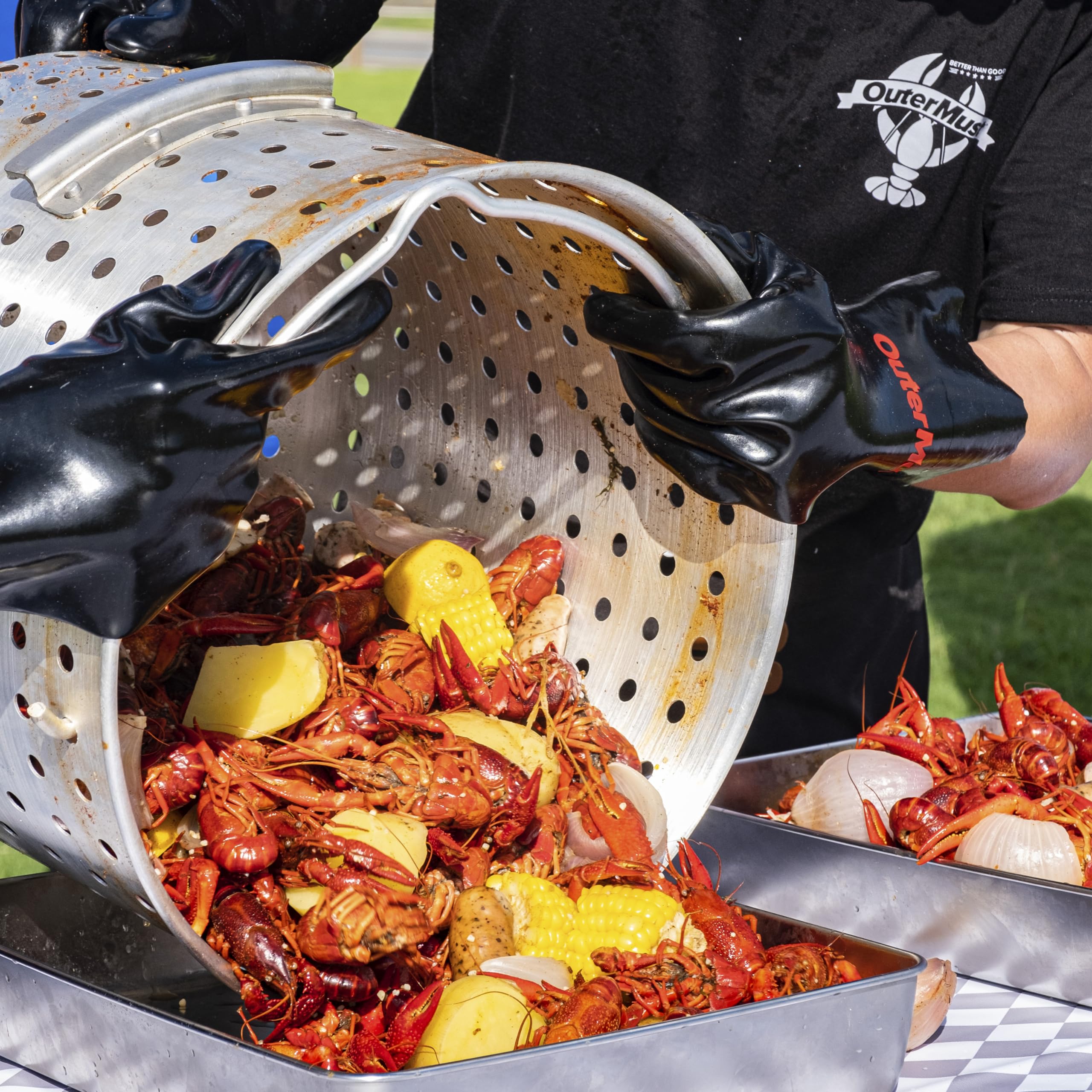 OuterMust easy 15-minute assembly saves time during gatherings.