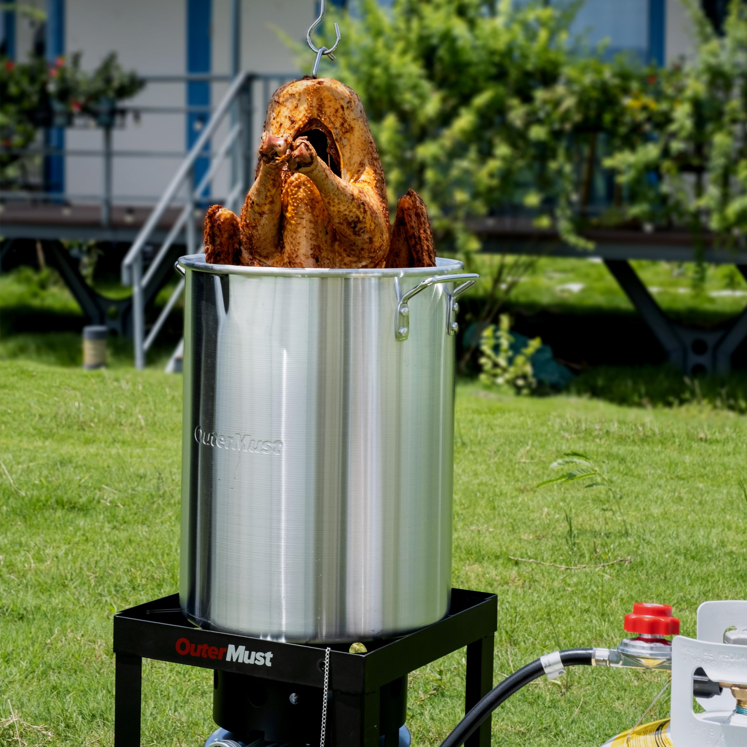 OuterMust perforated turkey basket enables fast draining and even oil use.