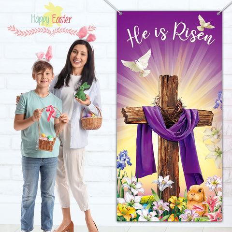 Outus cross door decor creates a warm Easter atmosphere at home.