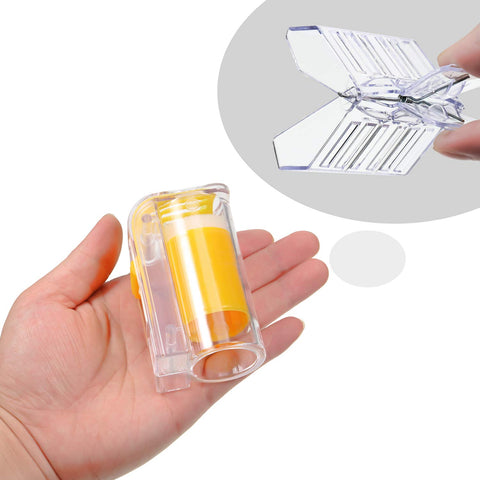 Outus one-hand clip operation simplifies handling during beekeeping tasks.