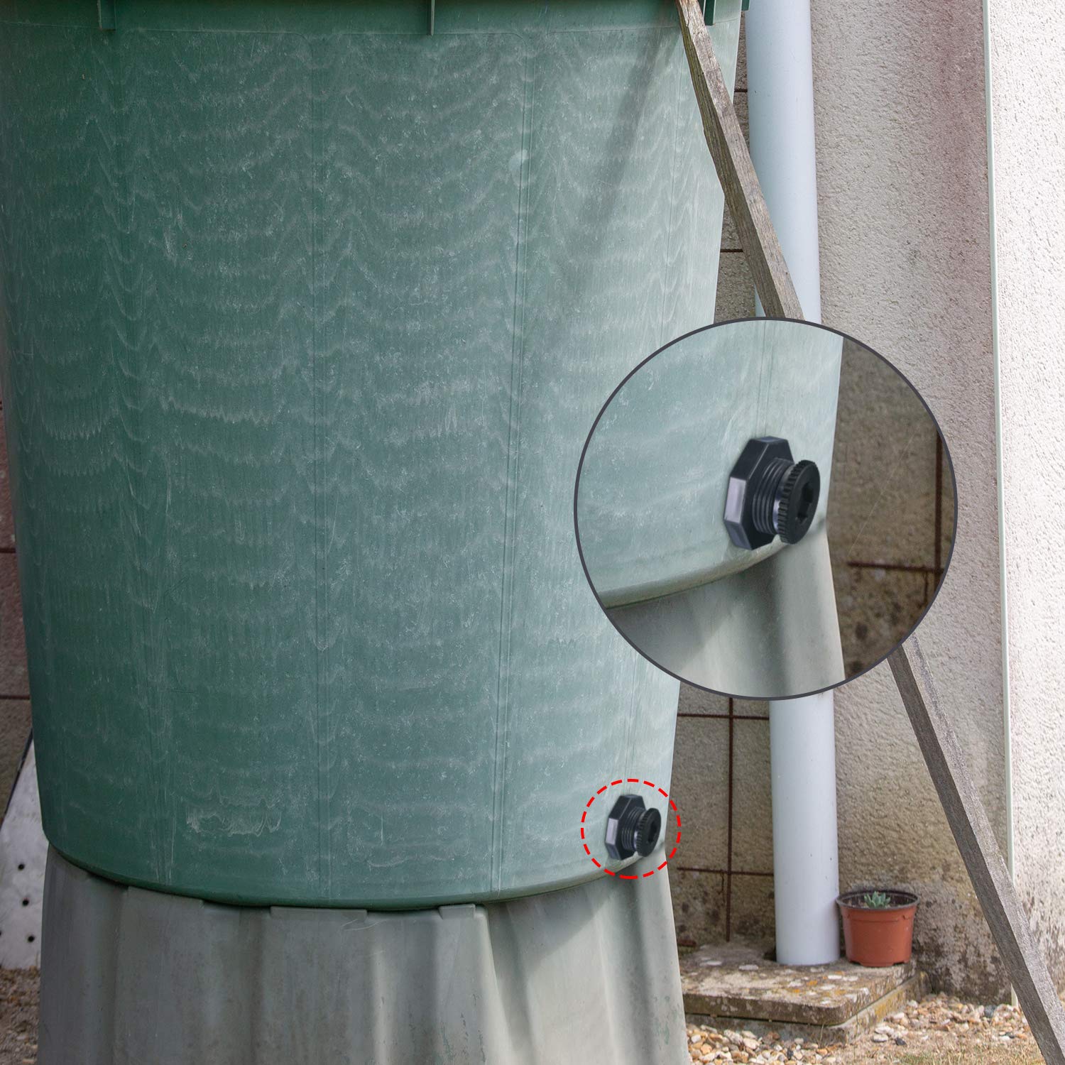 Outus universal bulkhead fits aquariums and ponds with simple installation.