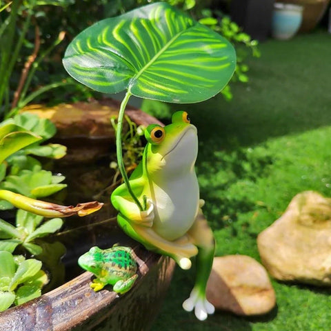 OwMell green frog figurine for outdoor decor – vivid color resists weather.
