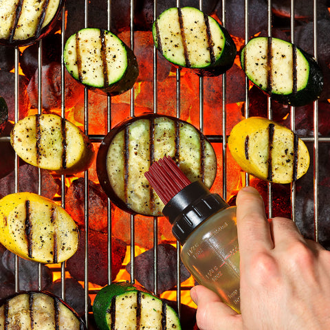 Valve-controlled OXO Good Grips Basting Bottle for thick and thin sauces
