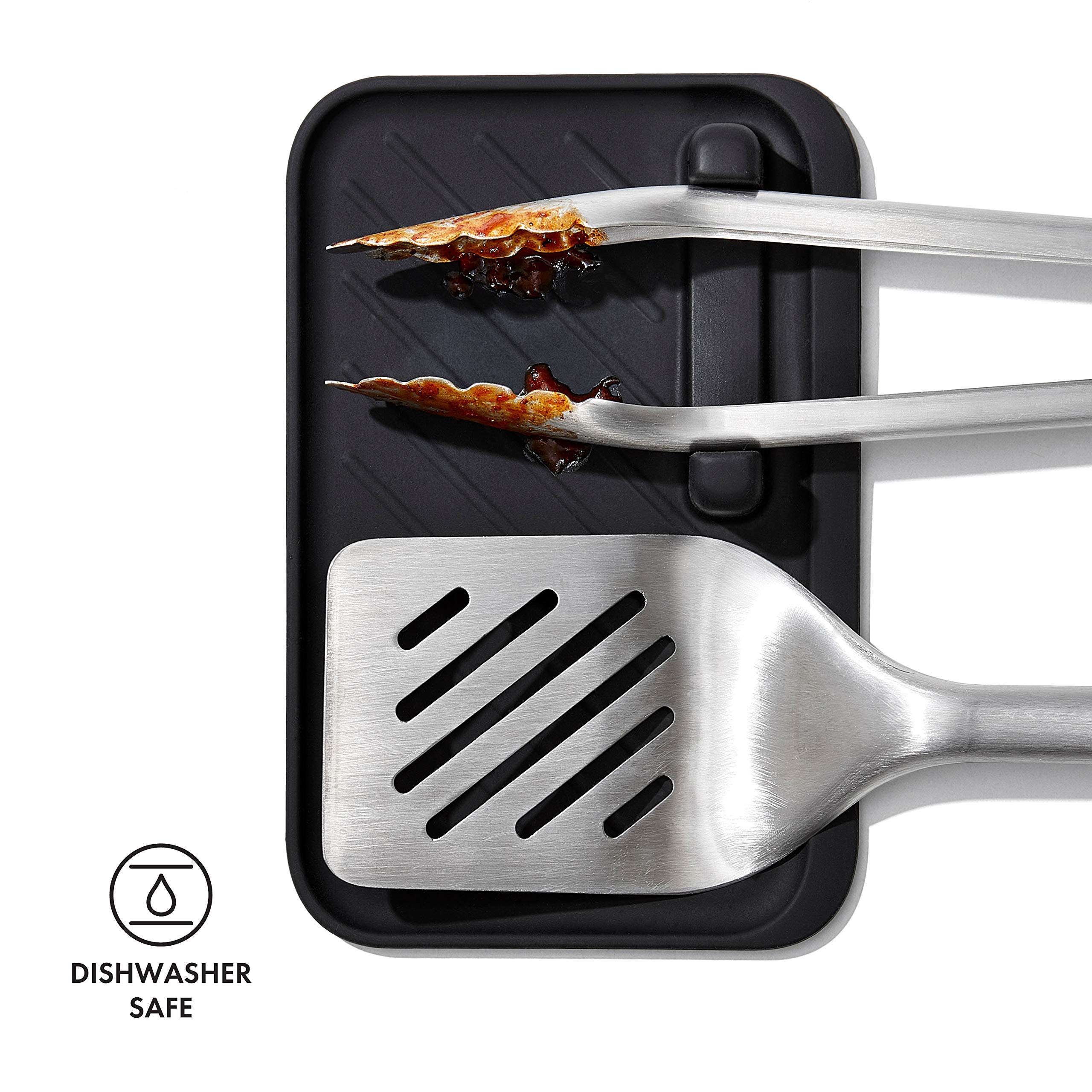 Dishwasher-safe design simplifies cleanup after grilling.
