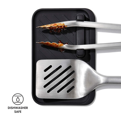 Dishwasher-safe design simplifies cleanup after grilling.