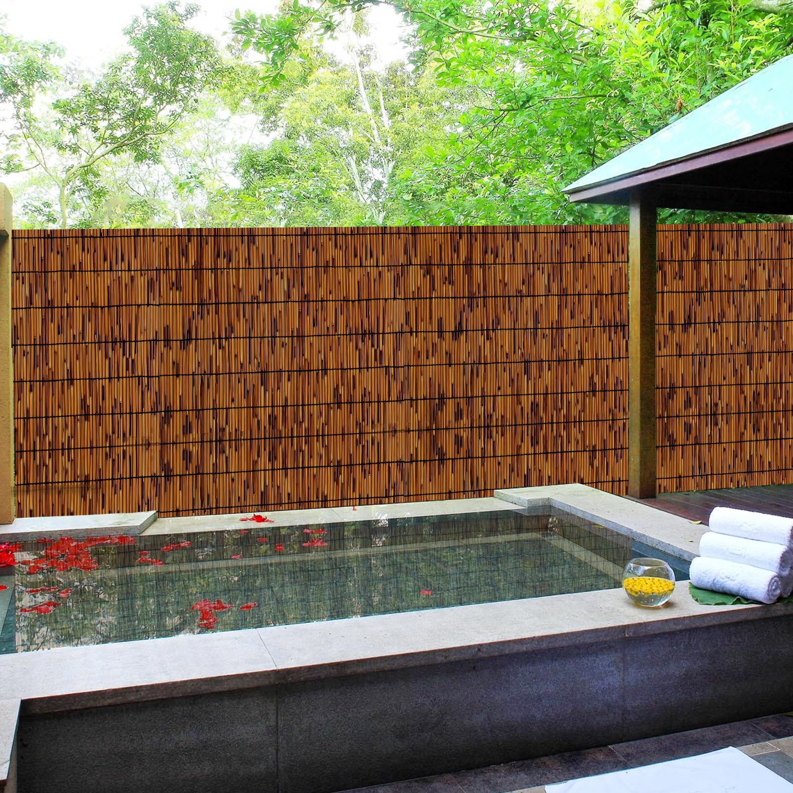 PAKNANO reed fence suitable for hotels and outdoor restaurant spaces